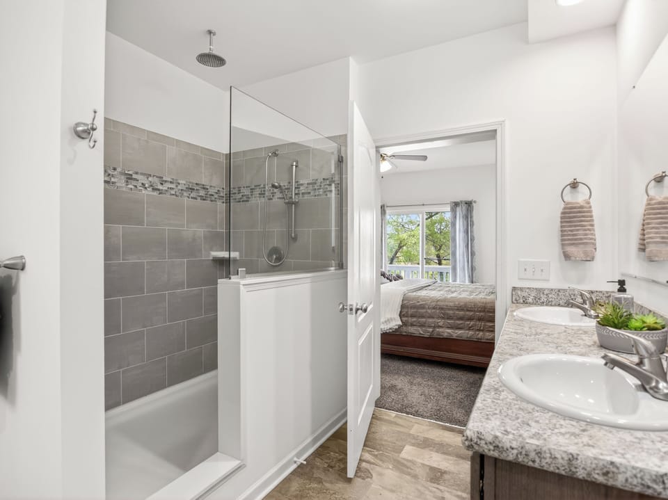 Master Bedroom with ensuite bathroom