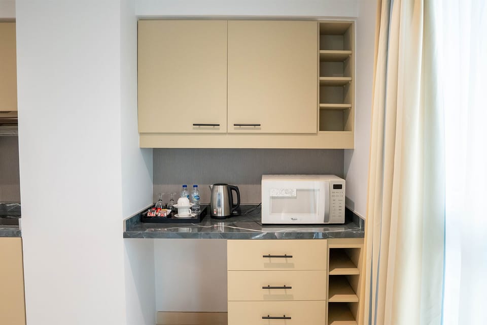 Coffee/tea maker, electric kettle