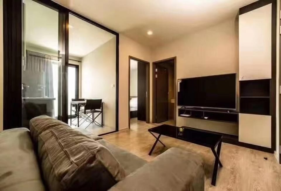 Apartment | Living area | Flat-screen TV
