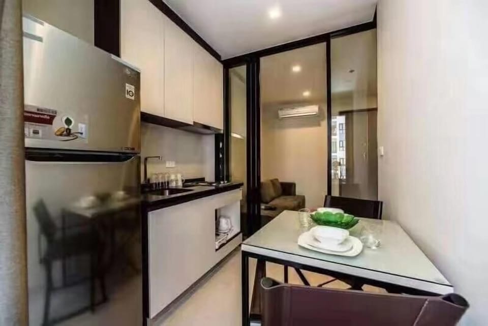 Apartment | Private kitchen | Mini-fridge, electric kettle