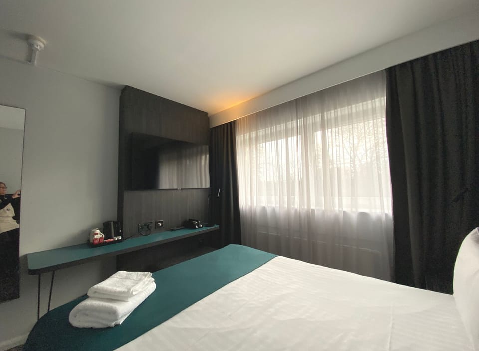 Executive Double Room | Desk, iron/ironing board, free WiFi, bed sheets