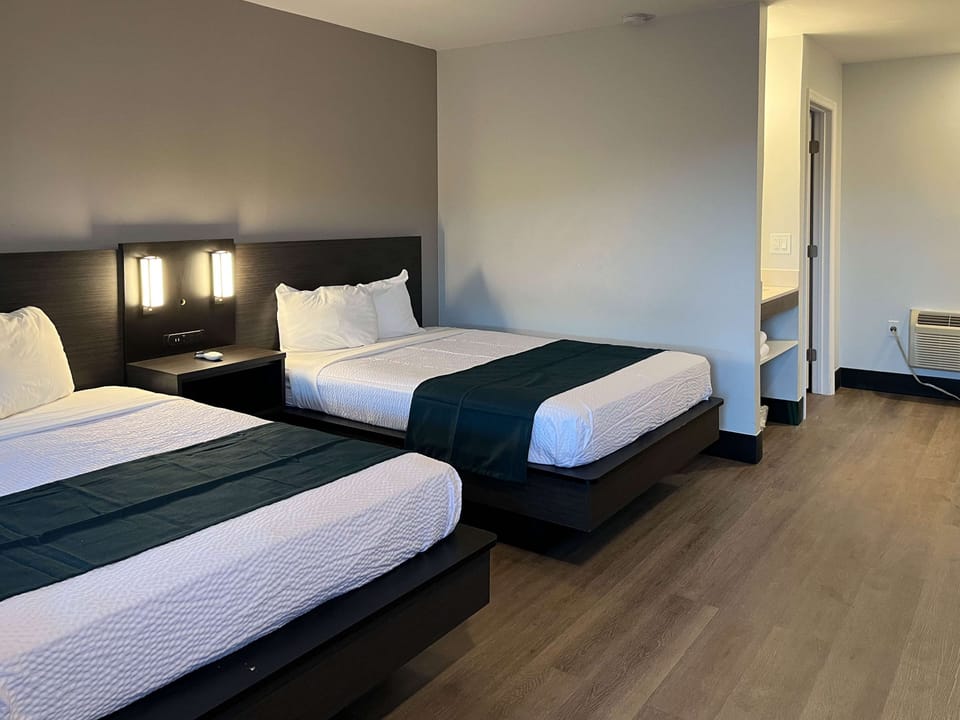 Standard Room, 2 Queen Beds, Non Smoking, Refrigerator & Microwave | Egyptian cotton sheets, premium bedding, WiFi (free), bed sheets