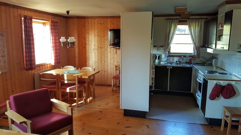 Cabin (Sheets, towels, cleaning not included)