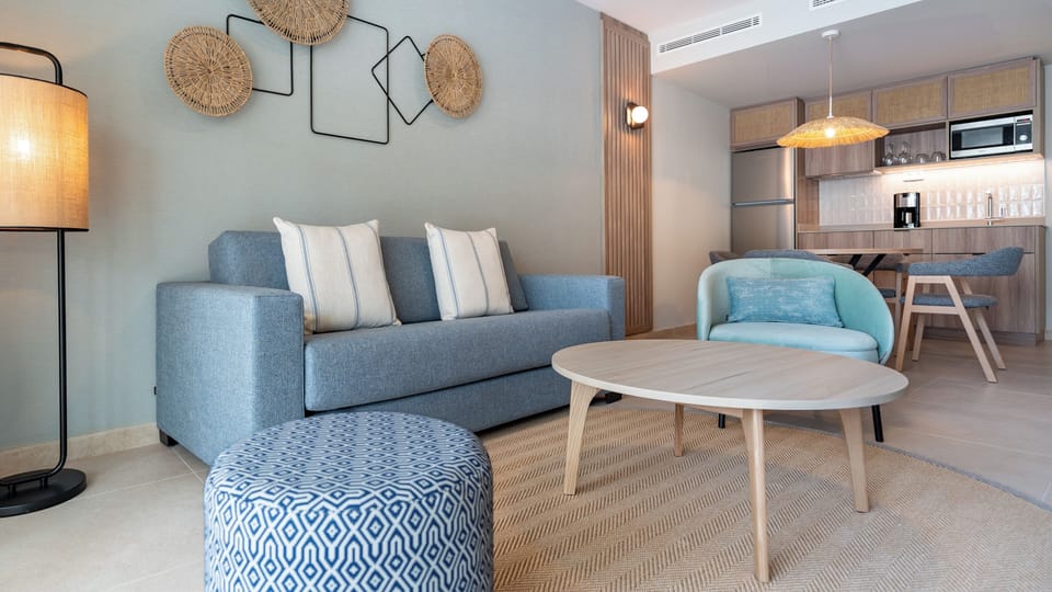 In-room safe, desk, soundproofing, free WiFi