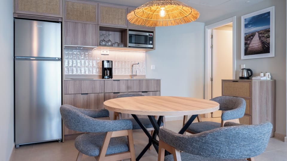 In-room safe, desk, soundproofing, free WiFi