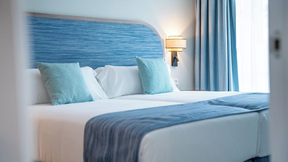 In-room safe, desk, soundproofing, free WiFi