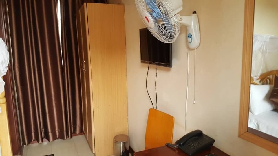 Double Room | In-room safe, free WiFi, bed sheets