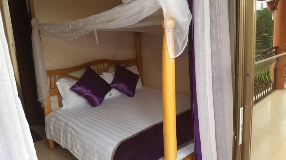 In-room safe, free WiFi, bed sheets