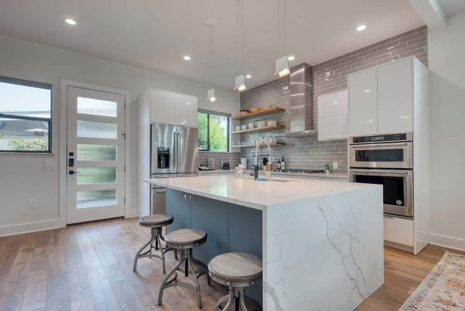 Open Airy Gourmet Kitchen
