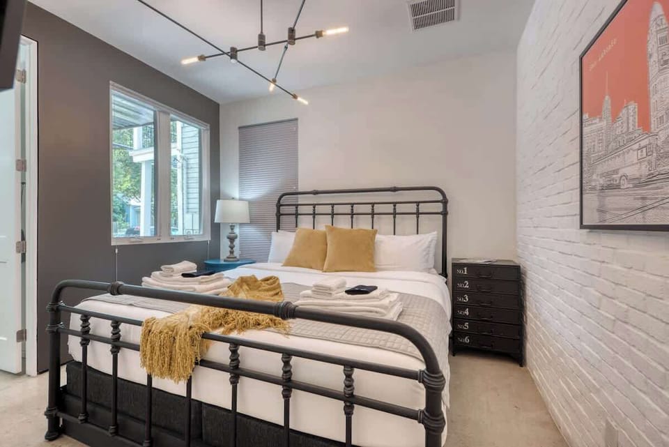 Lavaca Street 1st Floor Bedroom with En-suite full bathroomtreet 1st Floor Guest Bedroom