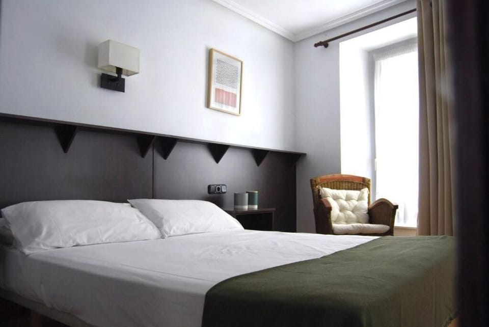 Down comforters, minibar, desk, soundproofing