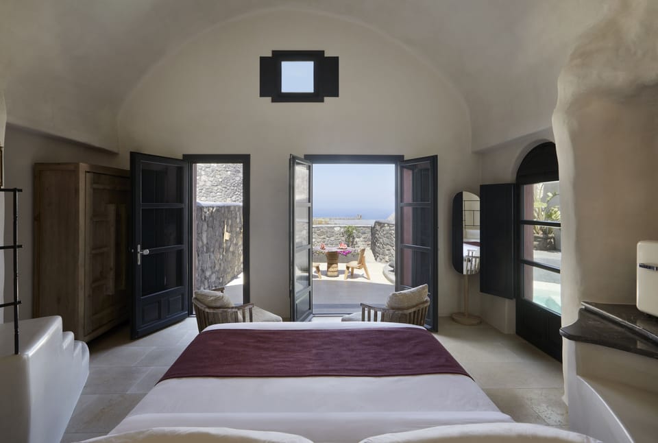 Assyrtiko Deluxe Suite with private outdoor heated pool | Hypo-allergenic bedding, in-room safe, soundproofing, iron/ironing board