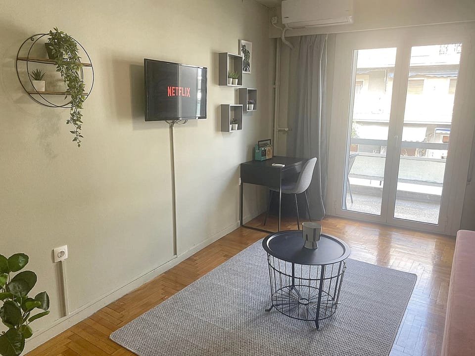 Apartment | Living area | Flat-screen TV