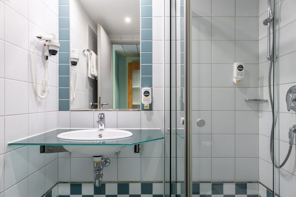 Shower, free toiletries, hair dryer, towels