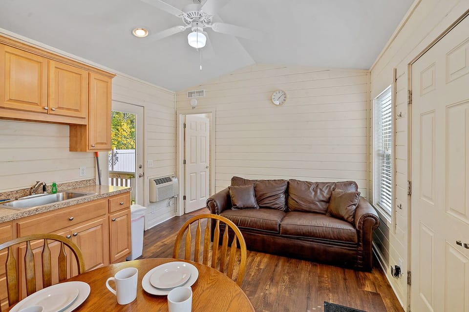 Whiteface cottage pullout sofa