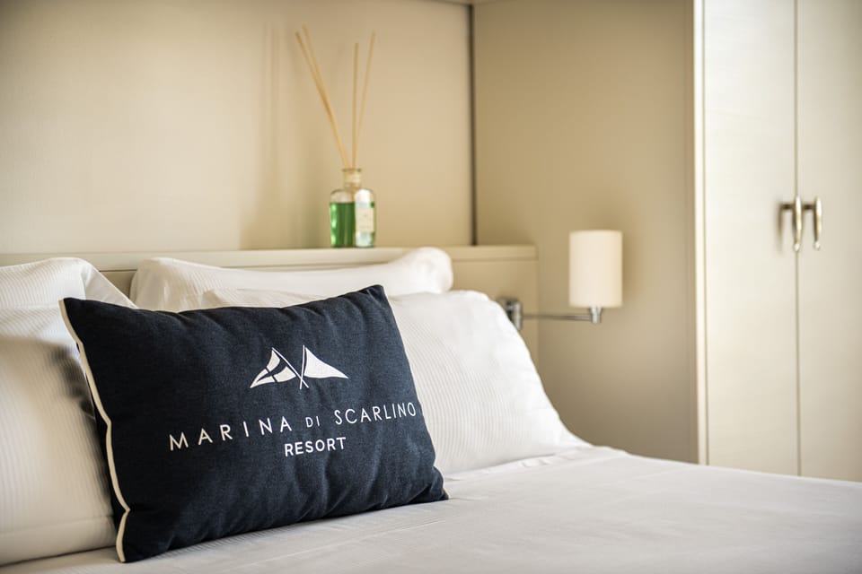 1 bedroom, premium bedding, down comforters, memory foam beds