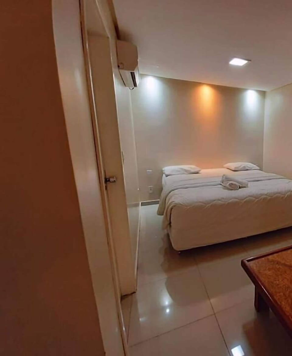 Minibar, free WiFi, bed sheets