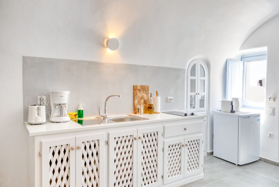 Apartment (Spiti) | Private kitchen | Fridge, stovetop, espresso maker, coffee/tea maker