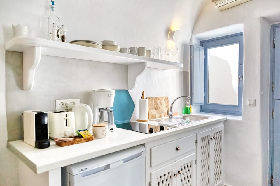 Studio (Alitana) | Private kitchen | Fridge, stovetop, espresso maker, coffee/tea maker