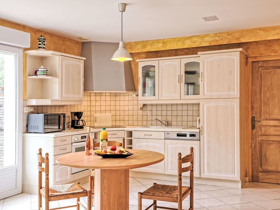 Cabinetry, Furniture, Property, Countertop, Wood, Interior Design, Kitchen Stove, Kitchen, Table, Chair