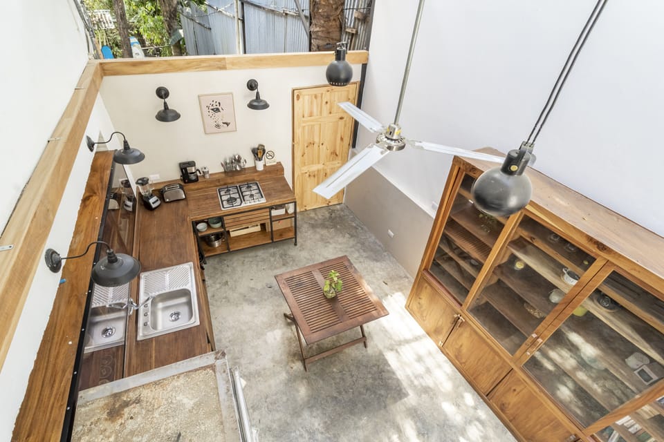 Shared fridge, cookware/dishes/utensils