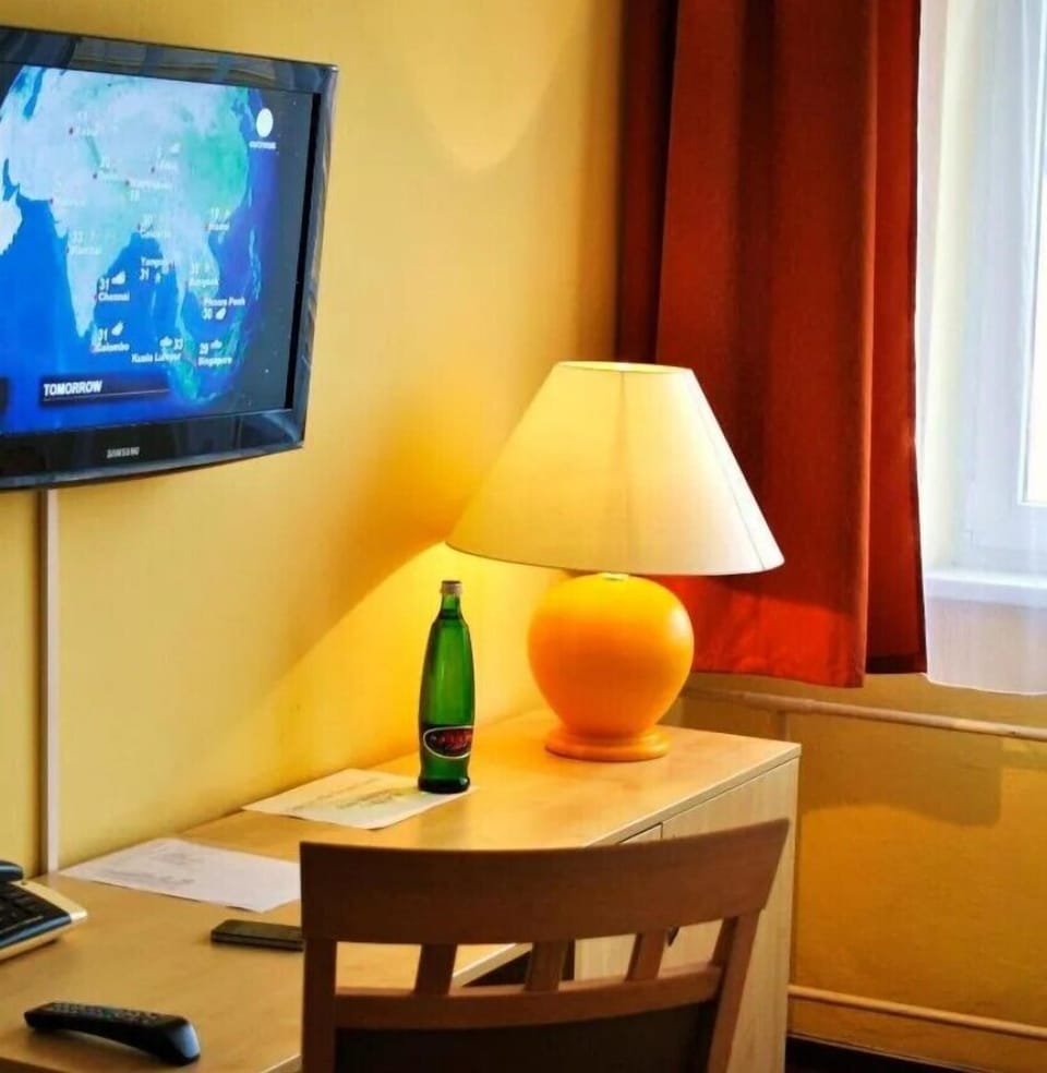 Minibar, in-room safe, desk, laptop workspace