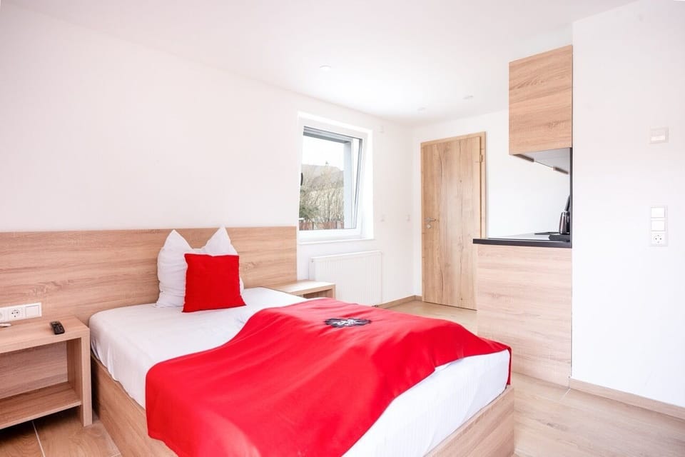 Comfort Studio, 1 Large Twin Bed, Non Smoking, Balcony | Egyptian cotton sheets, premium bedding, minibar, individually furnished