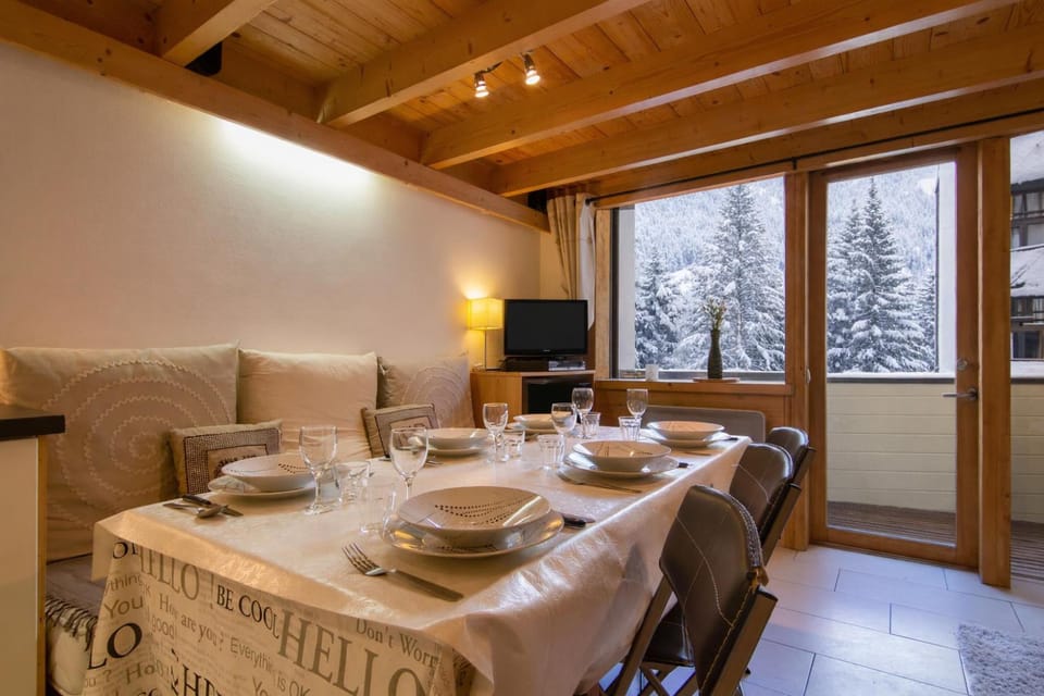 Complete dining set for 6