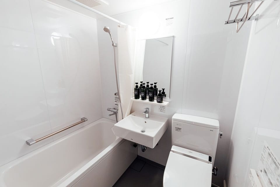 Comfort Triple Room, Private Bathroom | Bathroom | Shower, free toiletries, hair dryer, towels