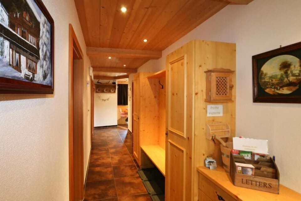Entrance / Reception