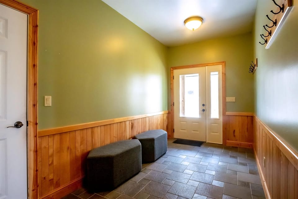 Main Level Entry Room