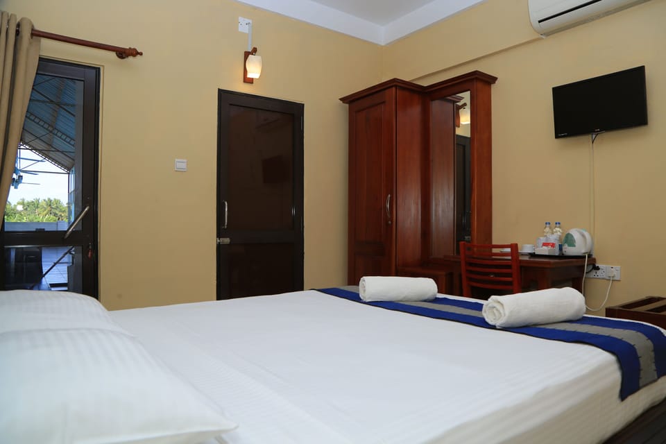 Premium bedding, in-room safe, desk, blackout drapes