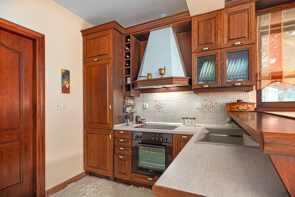 Ground floor kitchen-fully equipped