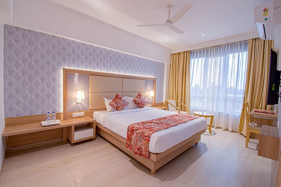 Premium bedding, in-room safe, soundproofing, free WiFi