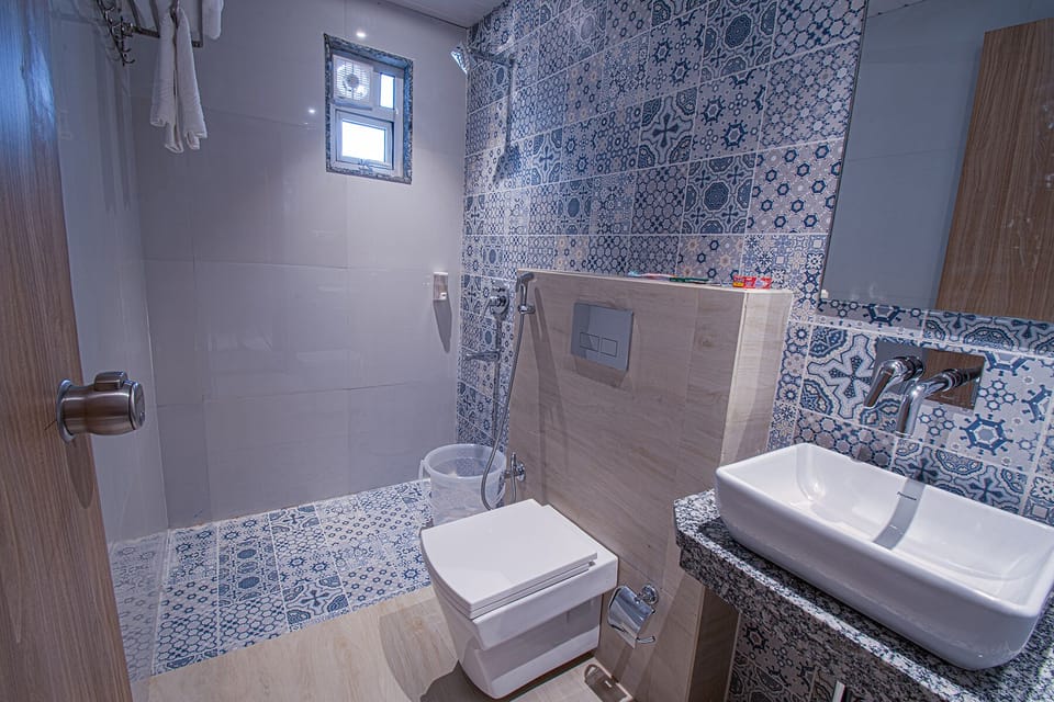 Shower, towels