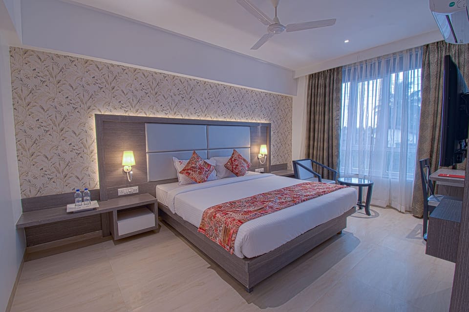 Premium bedding, in-room safe, soundproofing, free WiFi