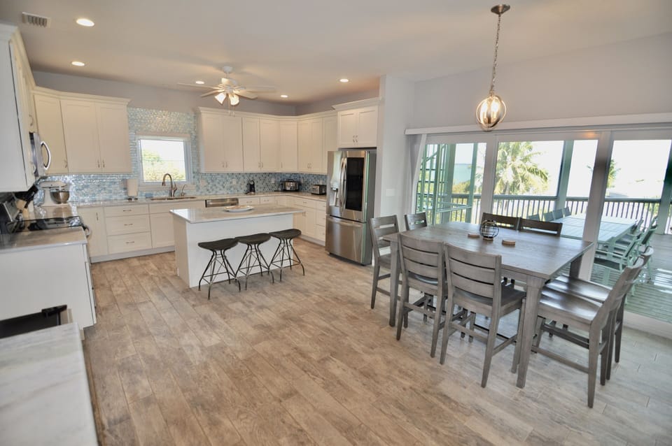 Kitchen, split dining area seats 16, plus bar seating & outdoor seating