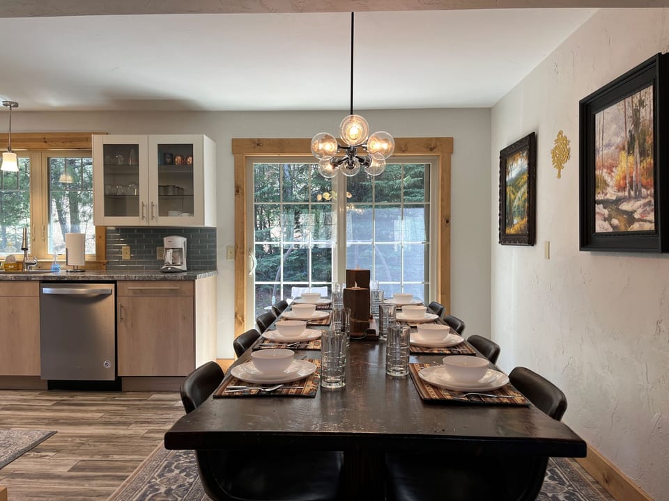 Enjoy a meal with a view of nature.