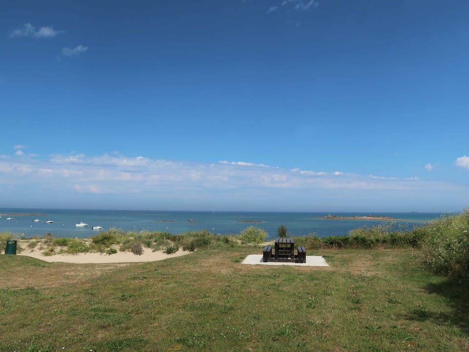 Cloud, Water, Sky, Plant, Ecoregion, Natural Environment, Natural Landscape, Highland, Coastal And Oceanic Landforms, Lake