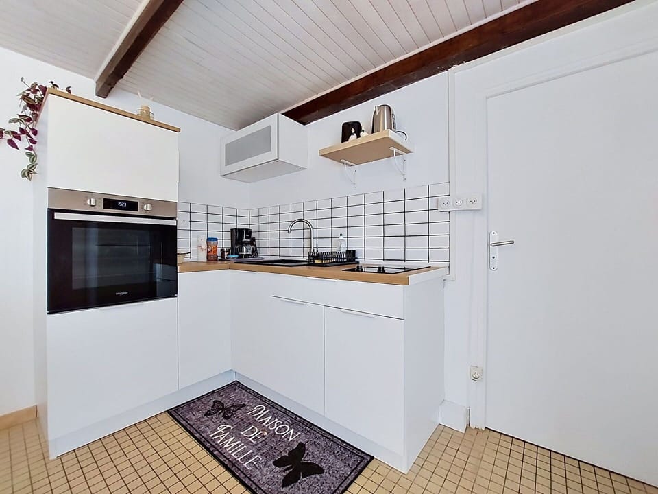Kitchen, Flooring, Major Appliance, Wood, Kitchen Appliance, Floor, Countertop, Interior Design, Ceiling, Cabinetry