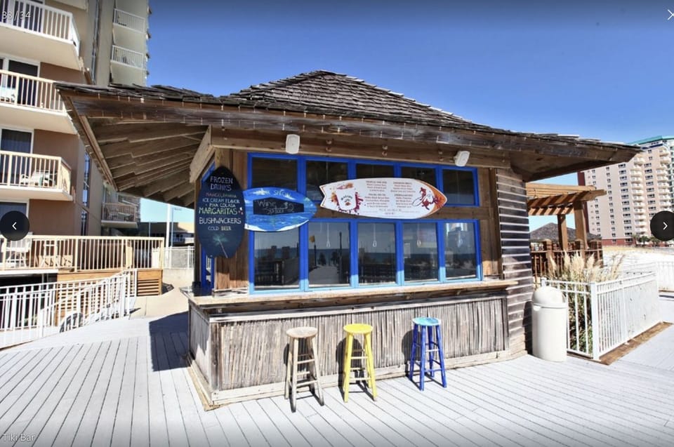 Tiki hut for fresh cold drinks
