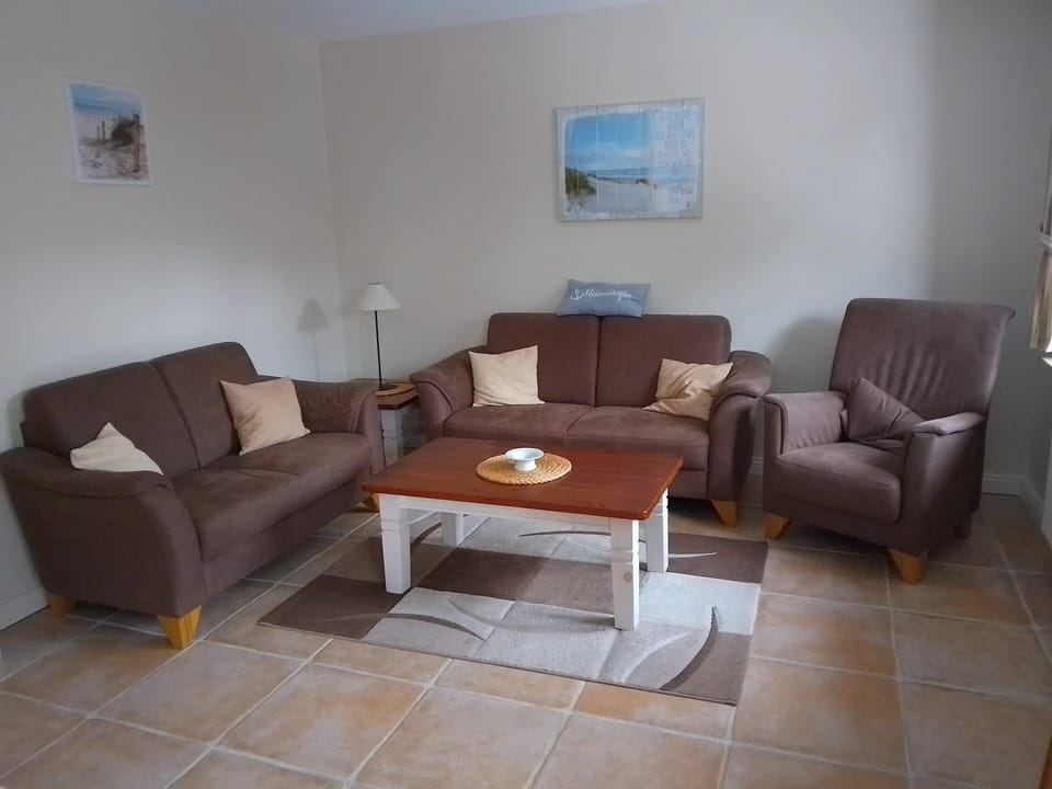 Henrik House, Baben Dörp 5 HT on the left House in Nordfriesland