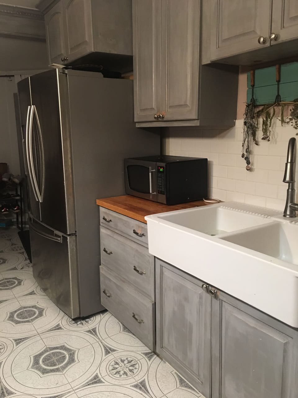 Kitchen farmhouse sink.