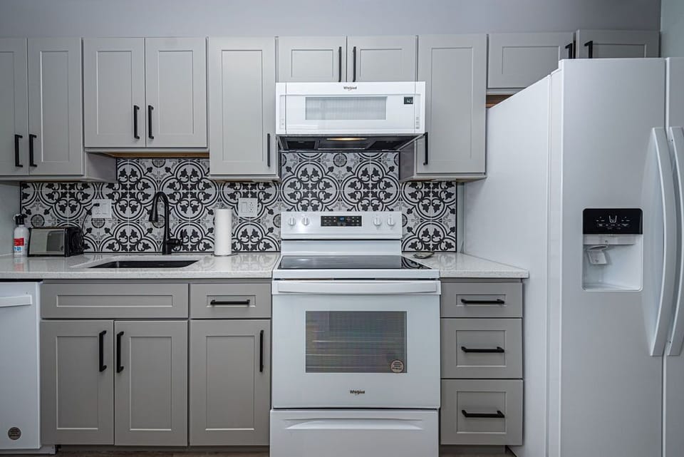 Oceanwalk 208- Kitchen