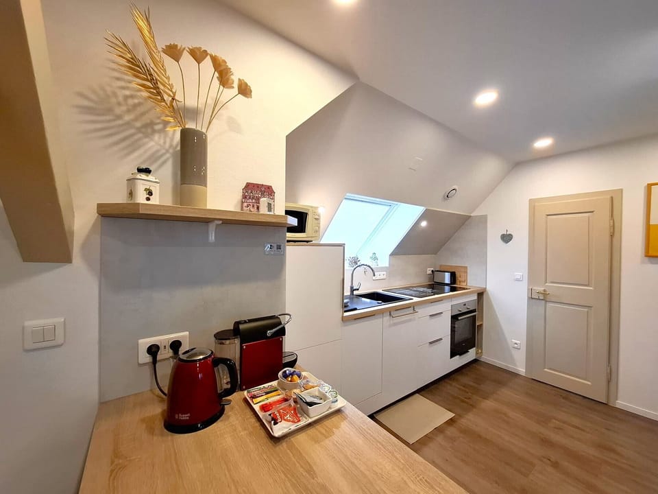 Comfort Studio (Josephine) | Private kitchen | Espresso maker, coffee/tea maker, electric kettle, paper towels