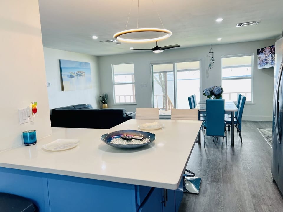 Kitchen island view 