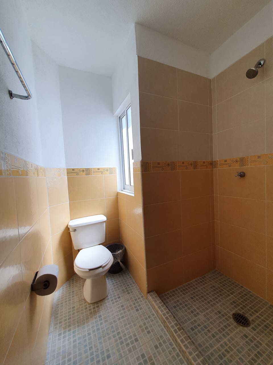 Basic Room, 1 Double Bed | Bathroom | Shower, rainfall showerhead, free toiletries, towels