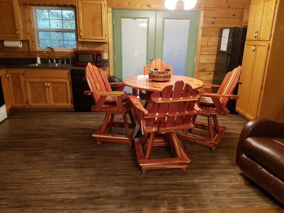 Kitchen/ Dining Room