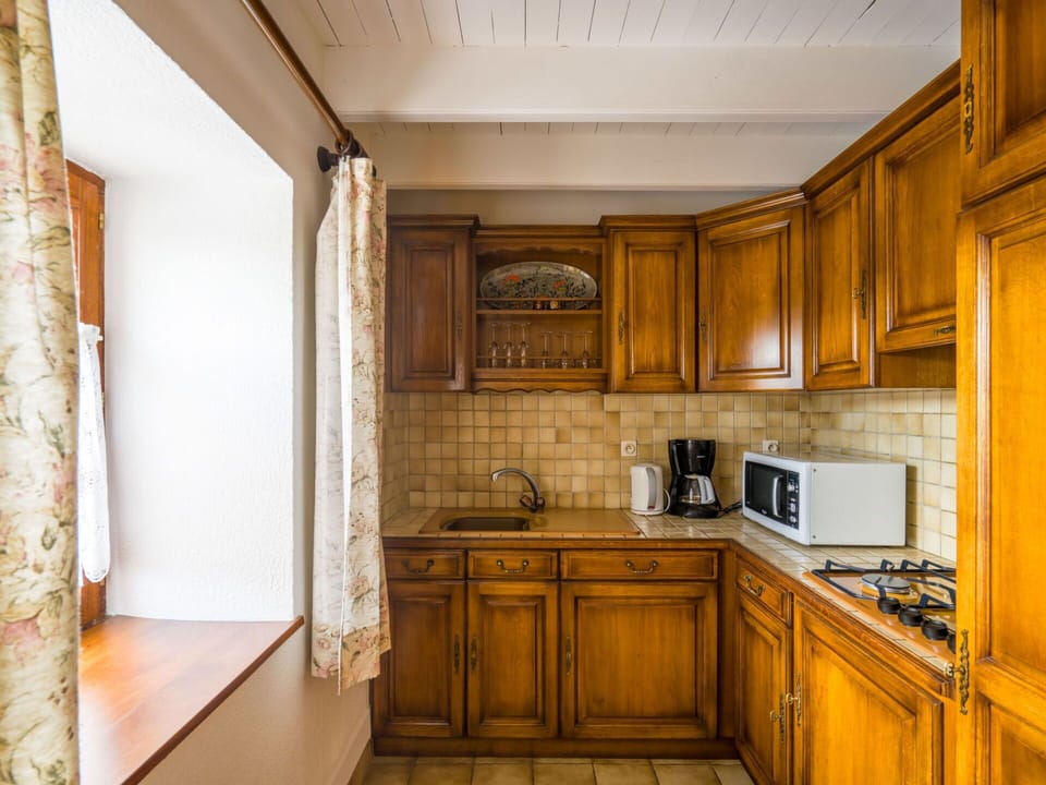 Cabinetry, Countertop, Property, Furniture, Drawer, Kitchen, Wood, Kitchen Appliance, Interior Design, Home Appliance