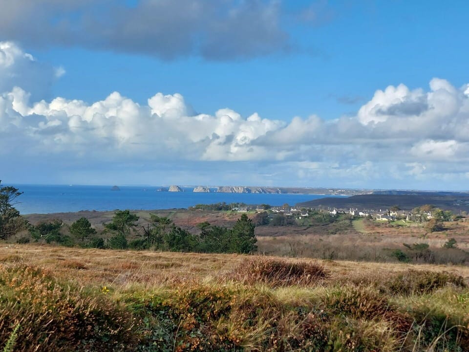 Cloud, Sky, Plant, Water, Natural Landscape, Highland, Sunlight, Coastal And Oceanic Landforms, Tree, Cumulus
